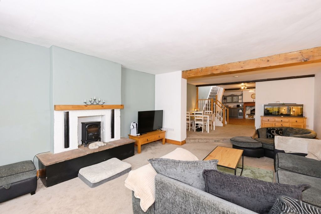 Property photo 2 of 10 Living Room