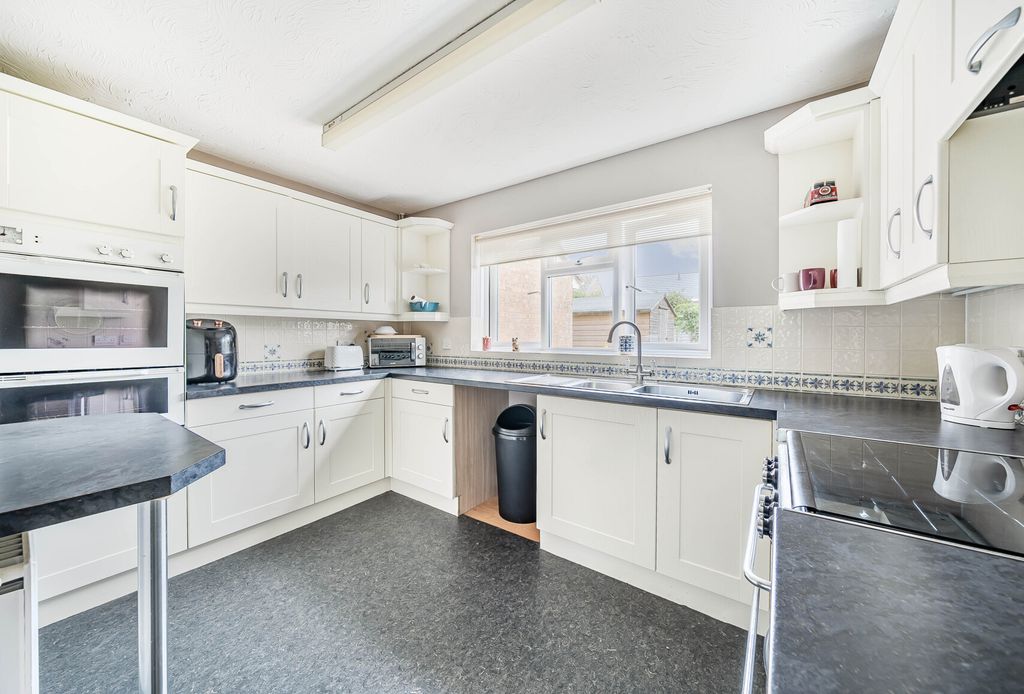 Property photo 2 of 22 1364049-13-68E4d6...