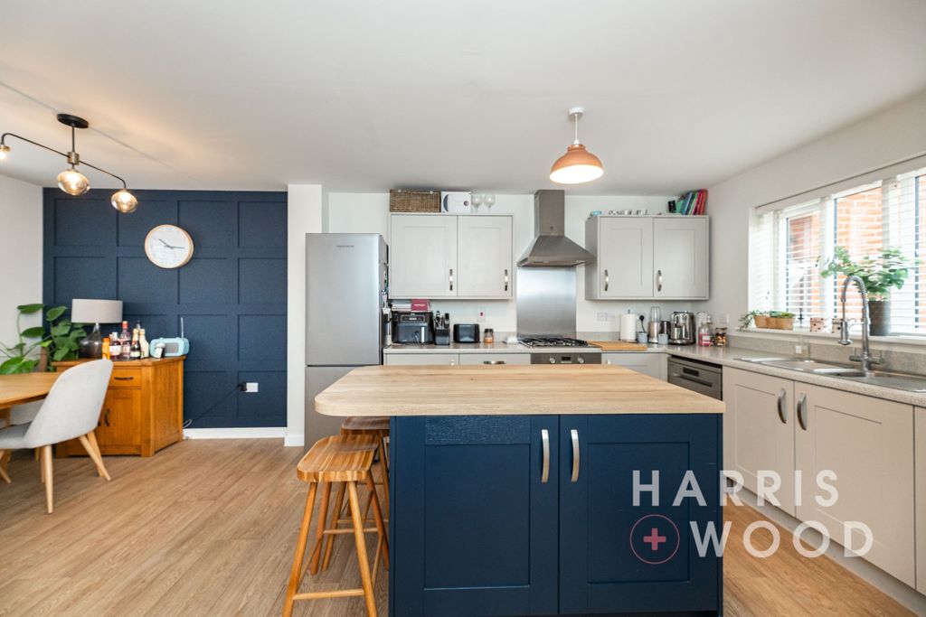 Property photo 2 of 25 4192081