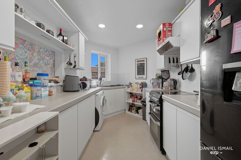 Property photo 2 of 21
