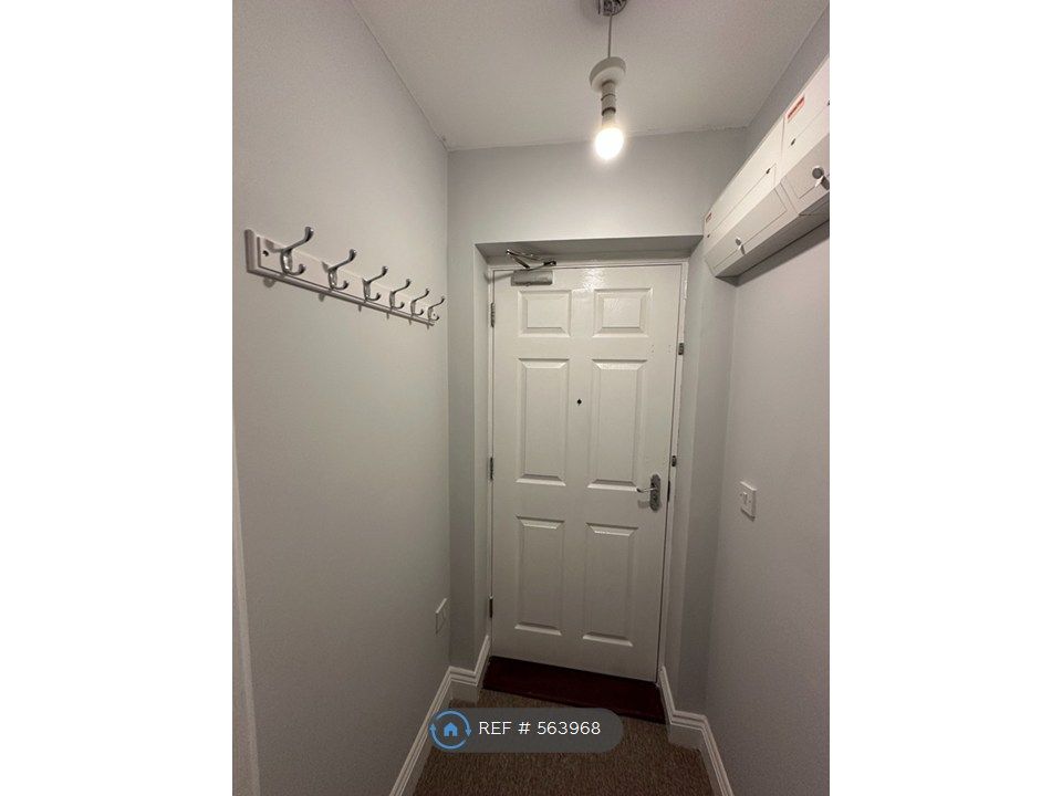 Property photo 2 of 23 Entrance/Cloakroom
