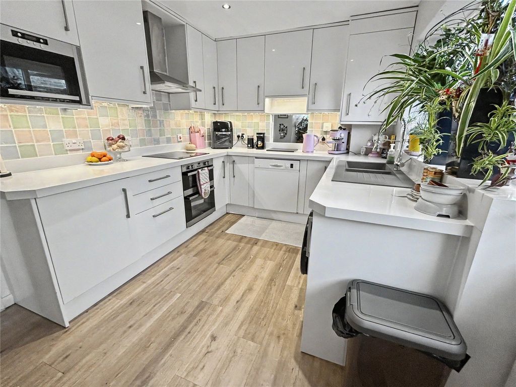 Property photo 3 of 21 Picture No. 30