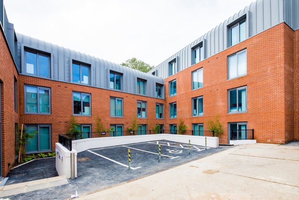 Property photo 3 of 12 Building