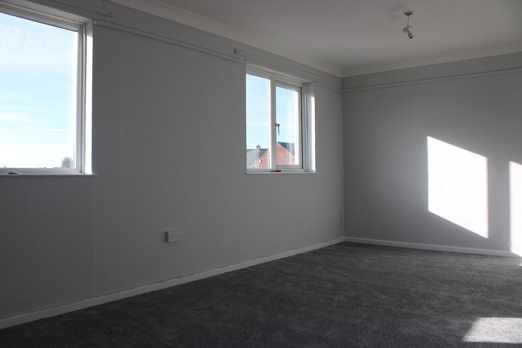 Property photo 3 of 12 Lounge