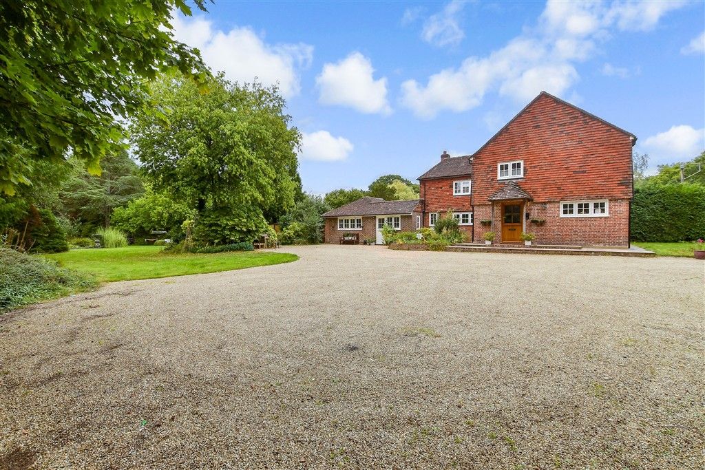 Property photo 1 of 19 Driveway/Parking