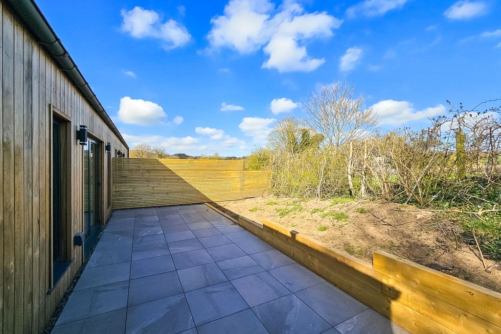 Property photo 3 of 25