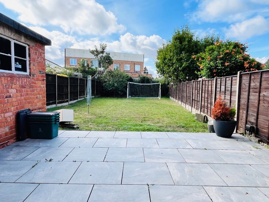 Property photo 3 of 10 Garden