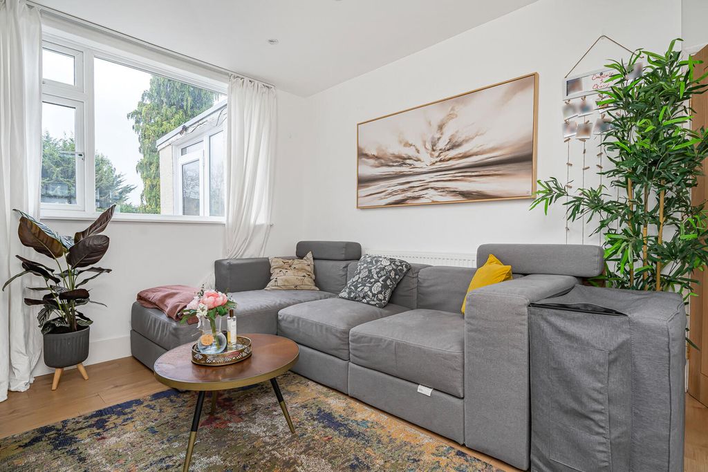 Property photo 3 of 25 Living Room