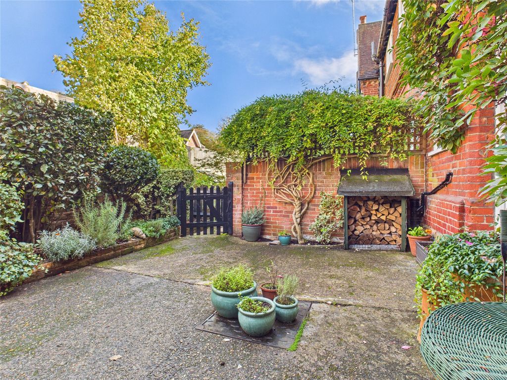 Property photo 2 of 17 Courtyard