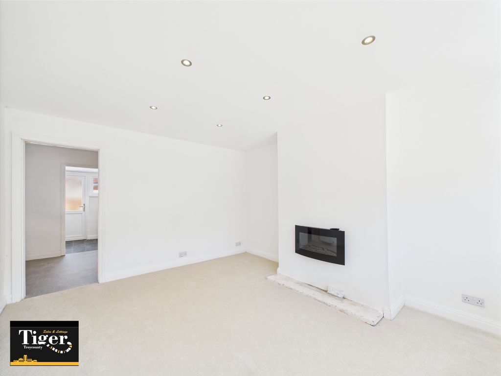Property photo 2 of 12 Cam02176G0-Pr0576-Still005