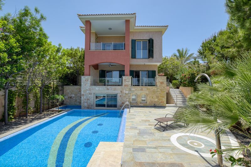 Property photo 1 of 40 Rear Of Villa