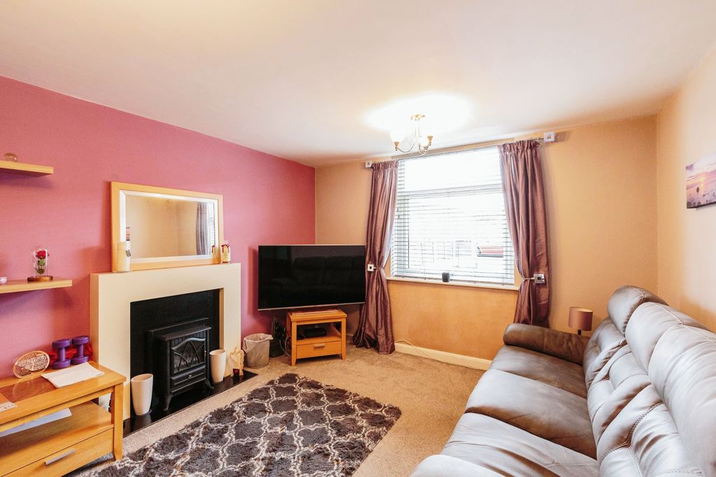 Property photo 2 of 13