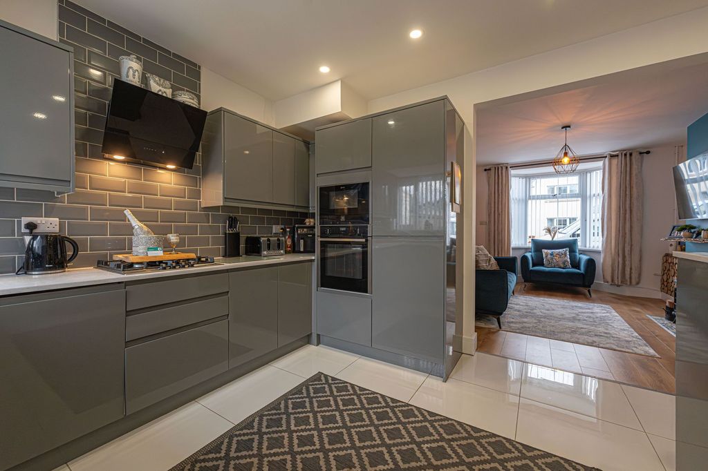 Property photo 3 of 23