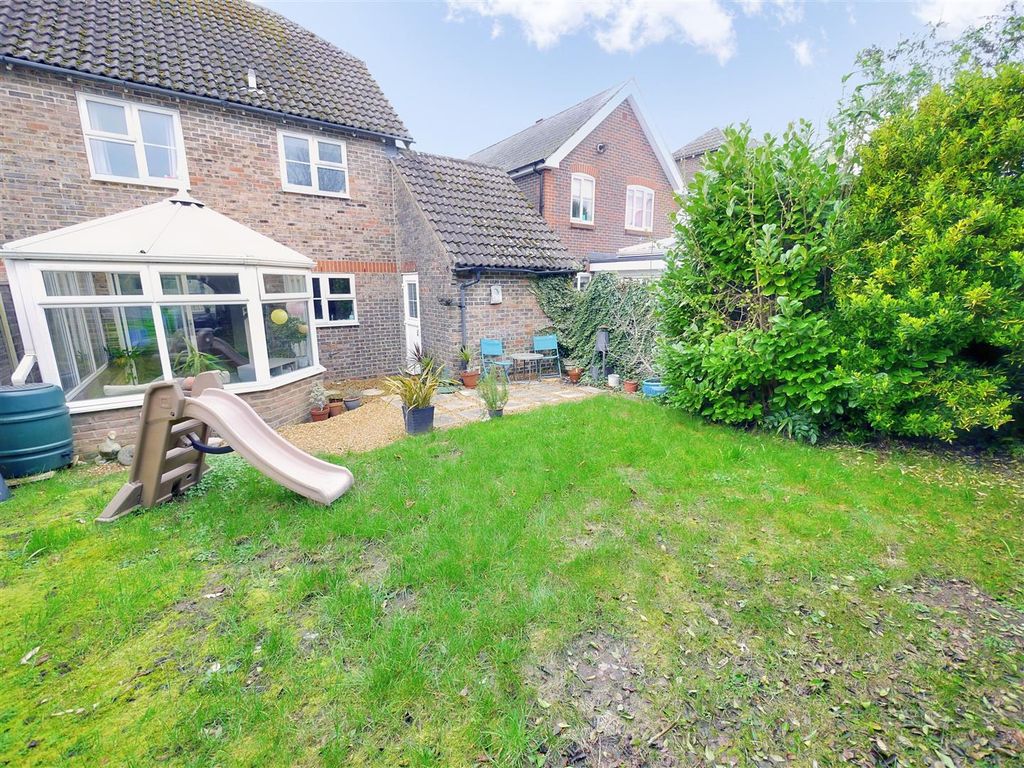 Property photo 3 of 16 Garden