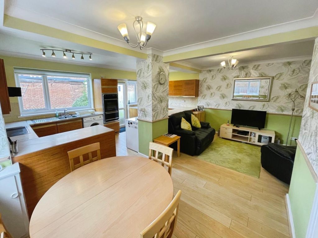 Property photo 2 of 34 d477B567--4Bd4-Af8E-Df42Aa75C6B1-58171-000008337Ec