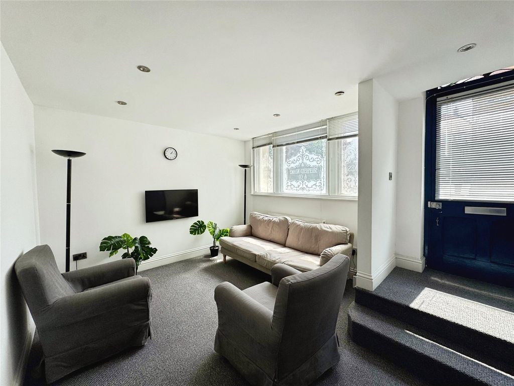 Property photo 2 of 10 Picture No. 03