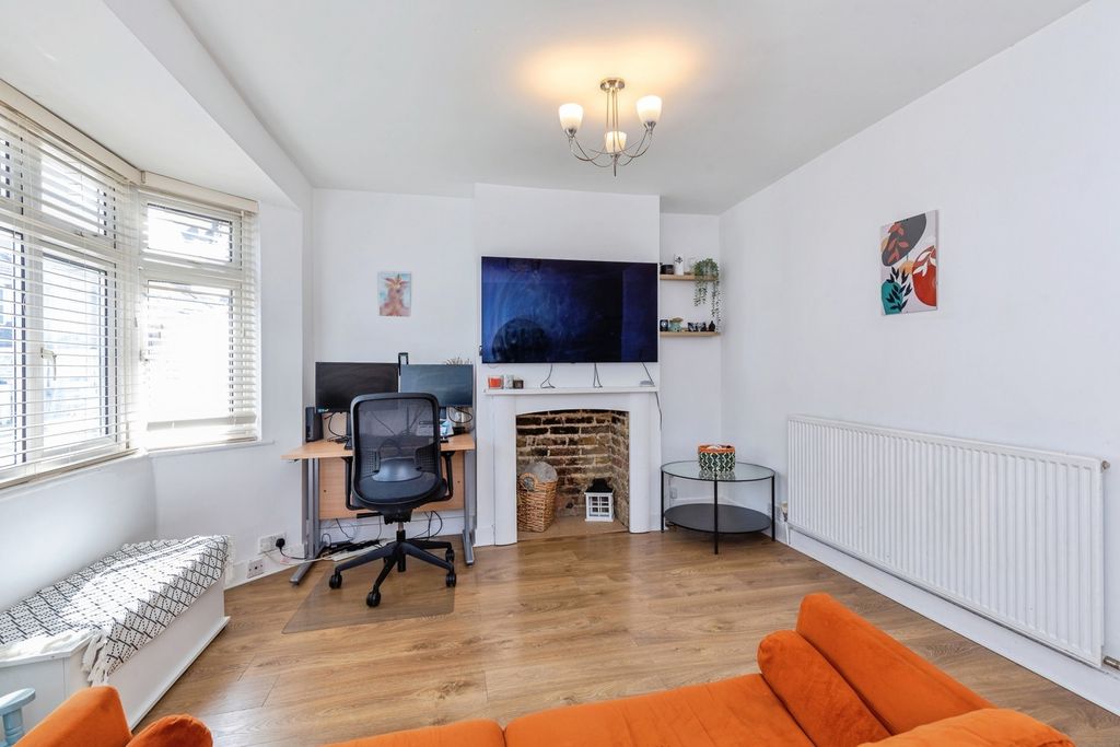 Property photo 3 of 16 Pbox-Img.Jpg