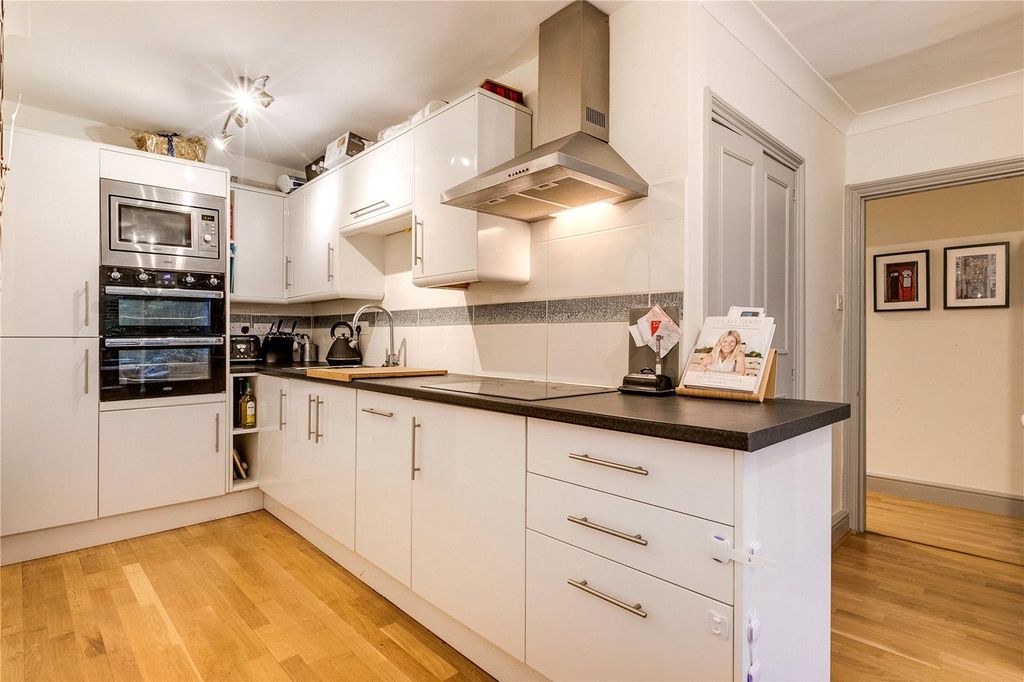 Property photo 3 of 9 Kitchen