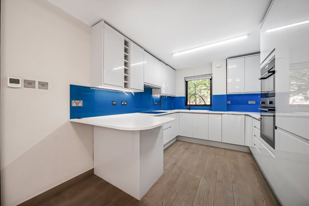 Property photo 3 of 14 Kitchen