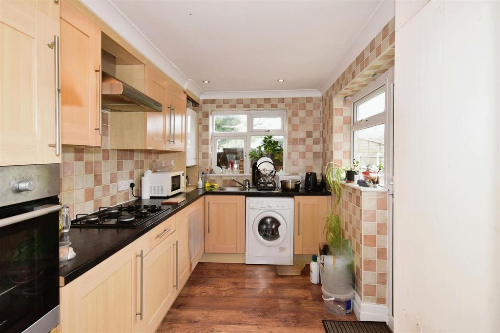 Property photo 2 of 9 Kitchen