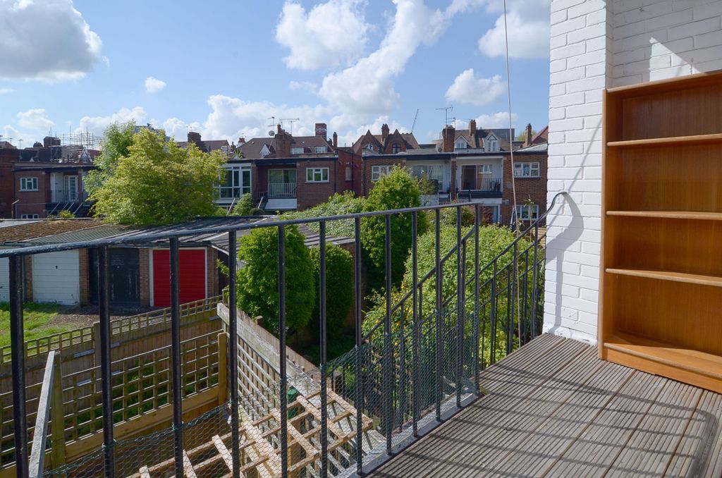 Property photo 2 of 7 Balcony
