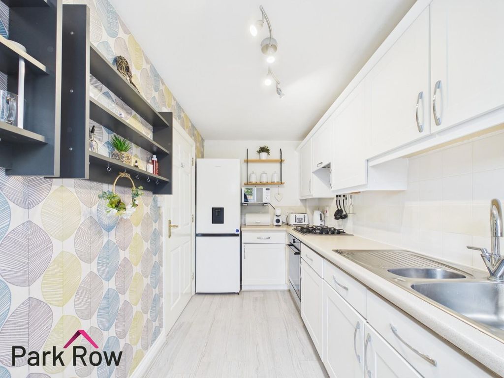 Property photo 2 of 31 Kitchen