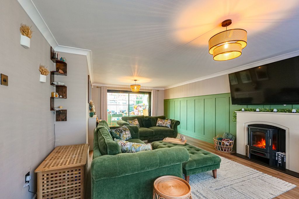 Property photo 3 of 32