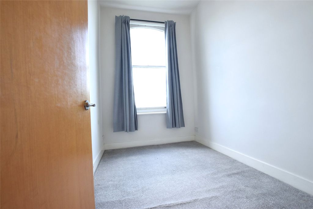 Property photo 3 of 6 Picture No. 12