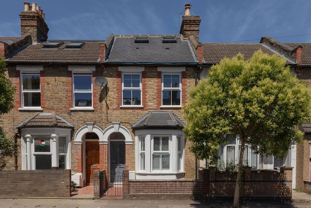 Property photo 1 of 43 Carlton Road, E17