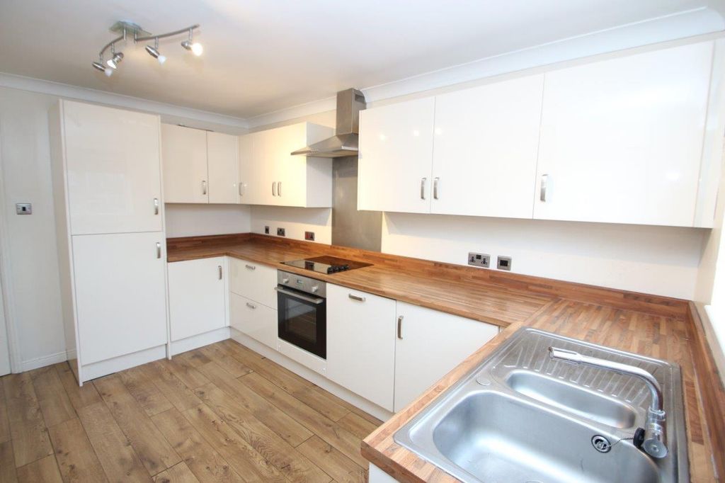 Property photo 3 of 17 Kitchen Diner