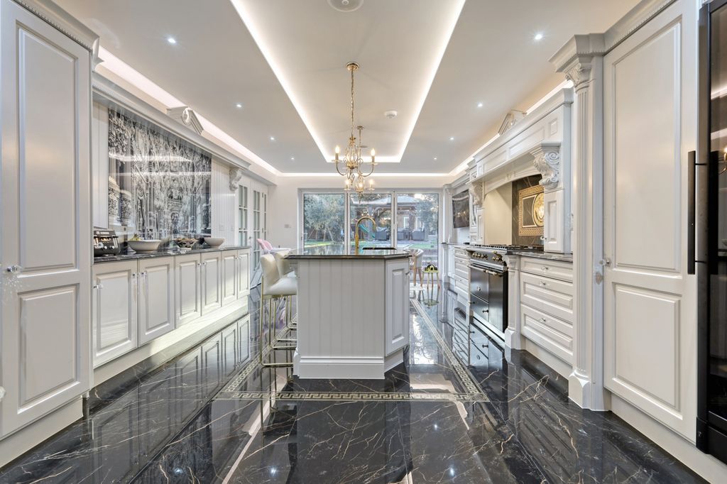 Property photo 1 of 39 Stunning 4-Bedroom Detached Home With Luxurious Finishes &amp; Spacious Annex