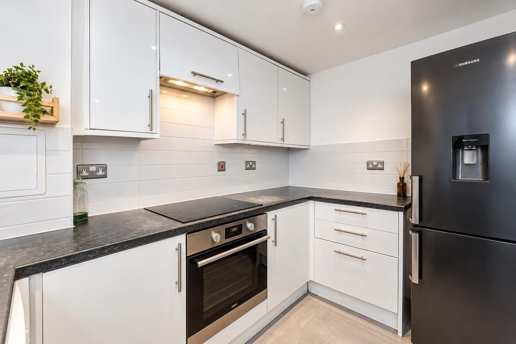 Property photo 1 of 20 Flat 4 Murray Grove Dbbe.Png