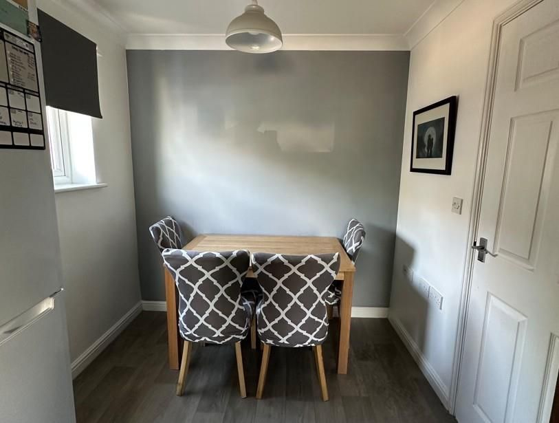 Property photo 3 of 12 Dining Area