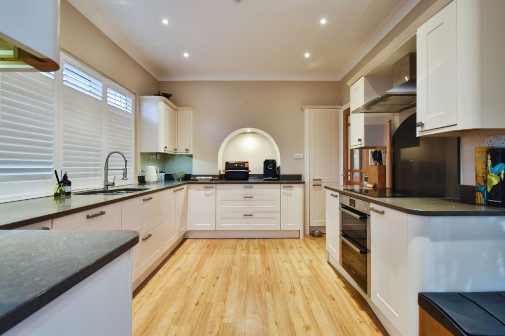 Property photo 3 of 20 Pbox-Img.Jpg