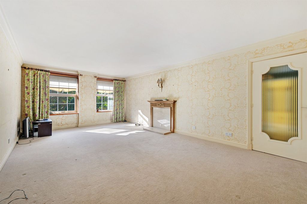 Property photo 3 of 18 Living/Dining Room