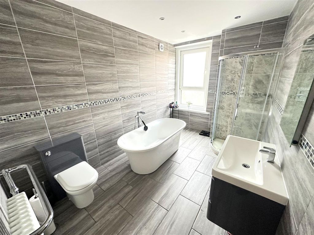 Property photo 3 of 29 Bathroom