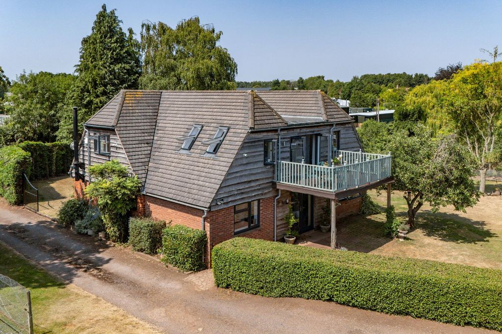 Property photo 1 of 32