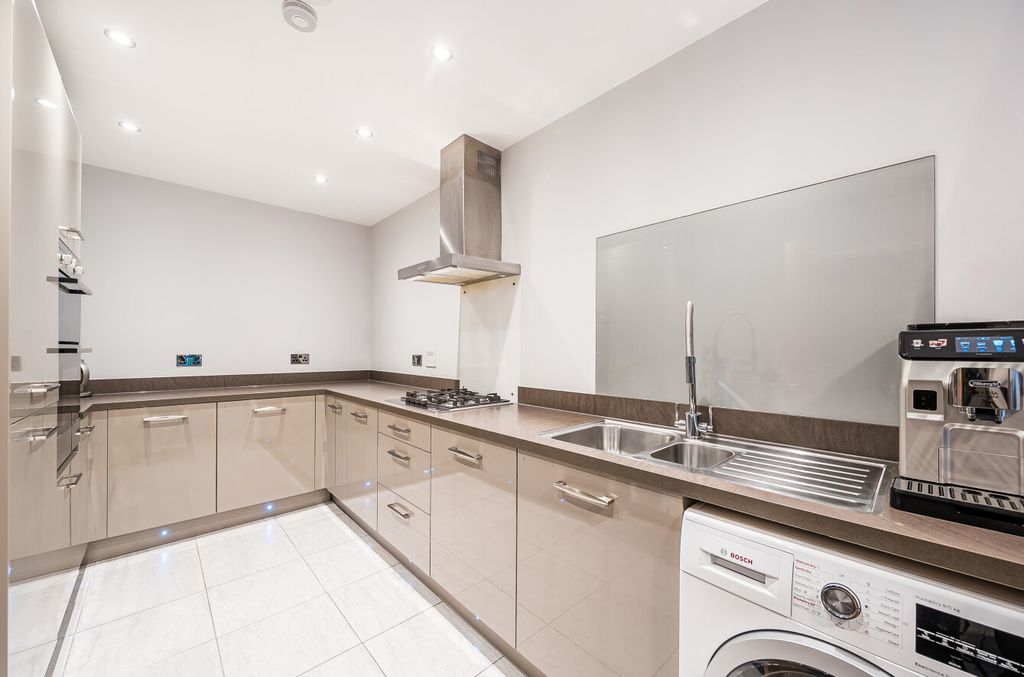 Property photo 2 of 20 1401690-15-697249...