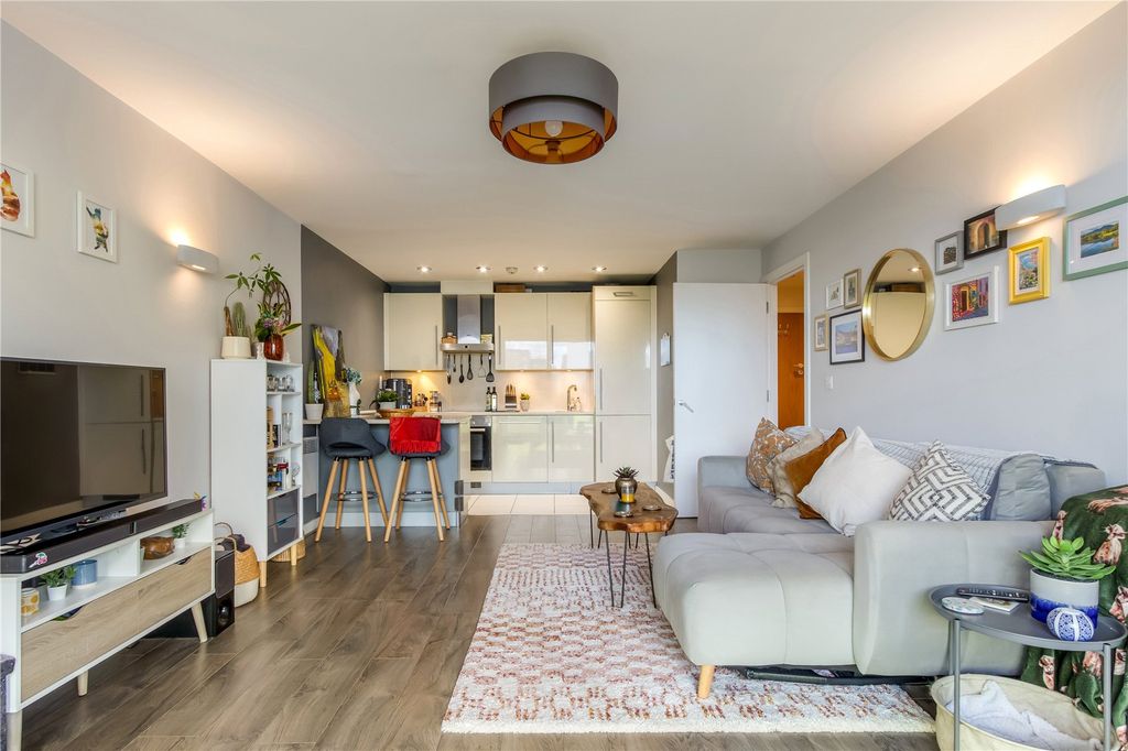 Property photo 2 of 17 Picture No. 18