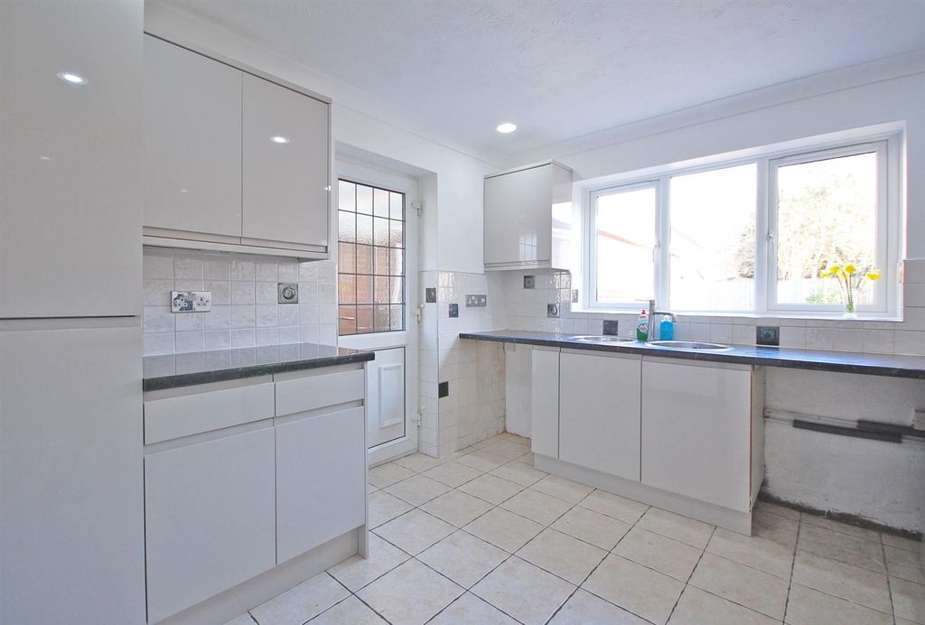 Property photo 3 of 25 Kitchen.Jpg