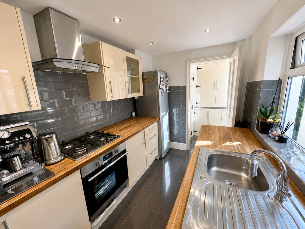 Property photo 2 of 16 Picture No. 32