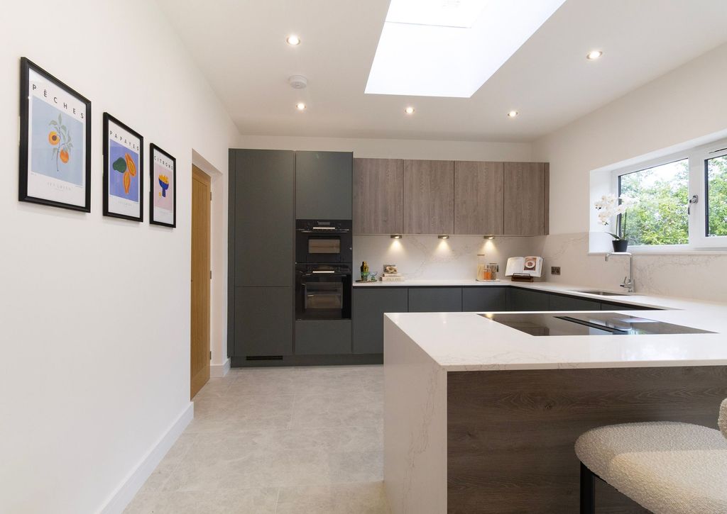 Property photo 2 of 34