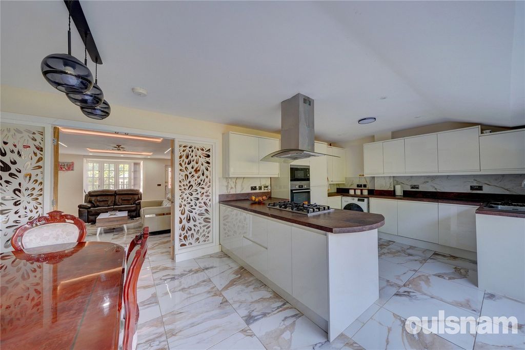 Property photo 3 of 27 Picture No. 13