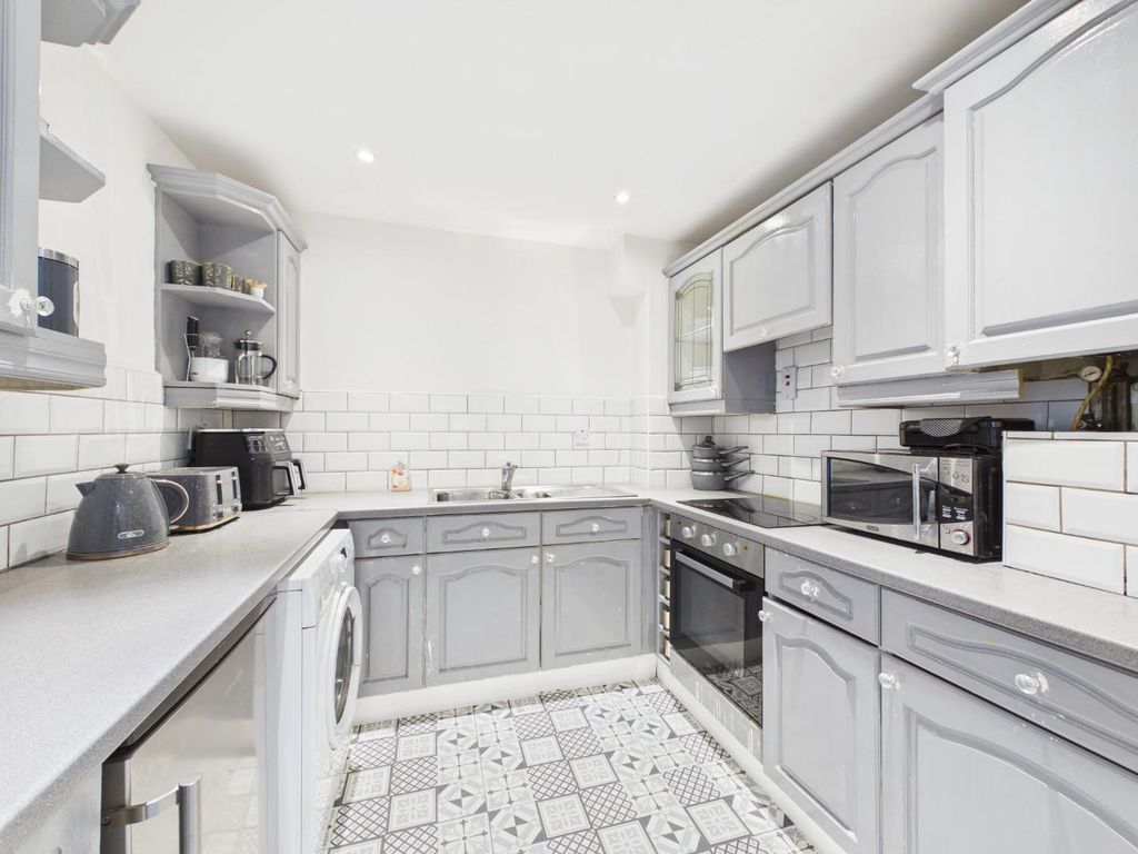 Property photo 3 of 9 Cam05010G0-Pr0074-Still005.Jpg