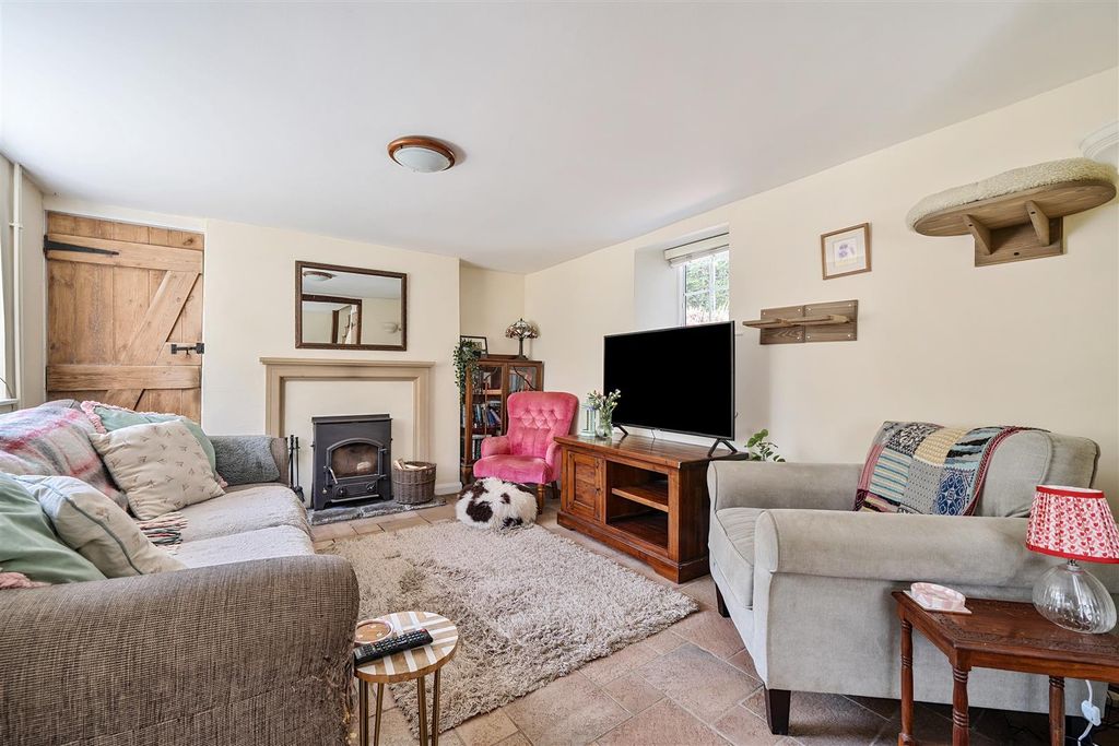 Property photo 2 of 26 Sitting Room