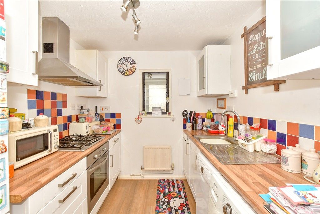 Property photo 3 of 10 Kitchen