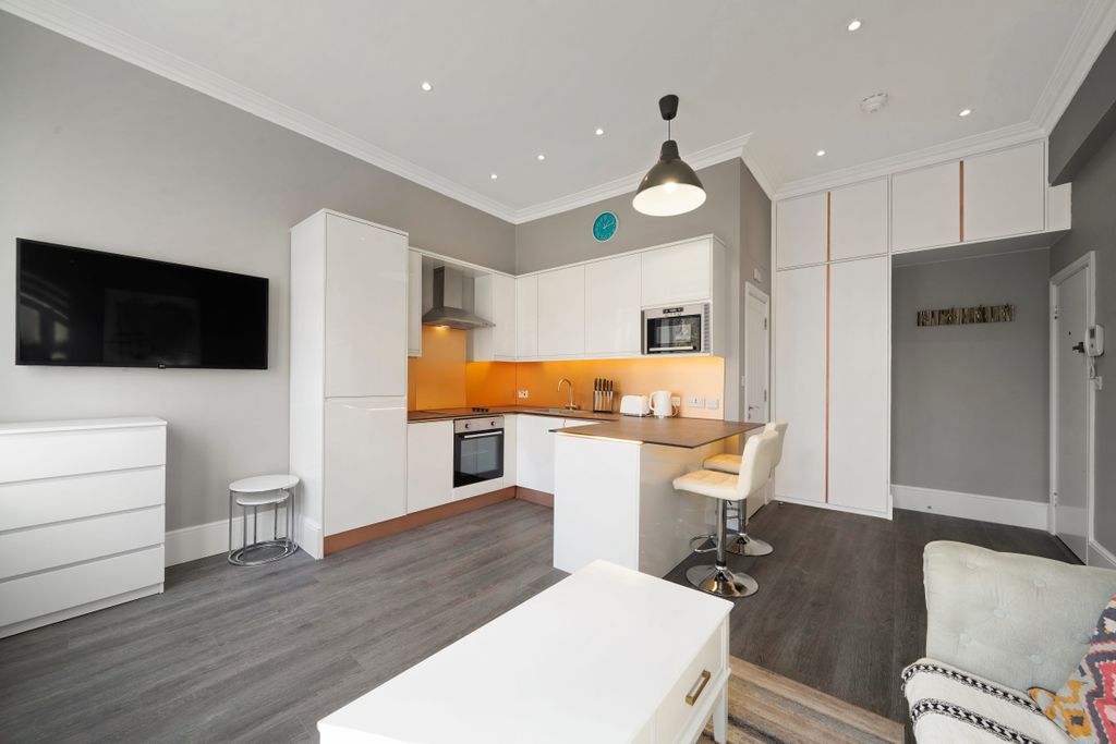 Property photo 3 of 12 Flat 6, 13 Trebovir Road - H2Yu4Rcci2Mpglc938CH (1).Jpg