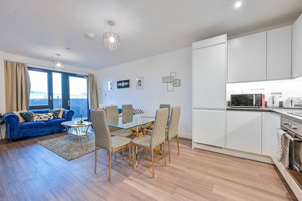 Property photo 2 of 9