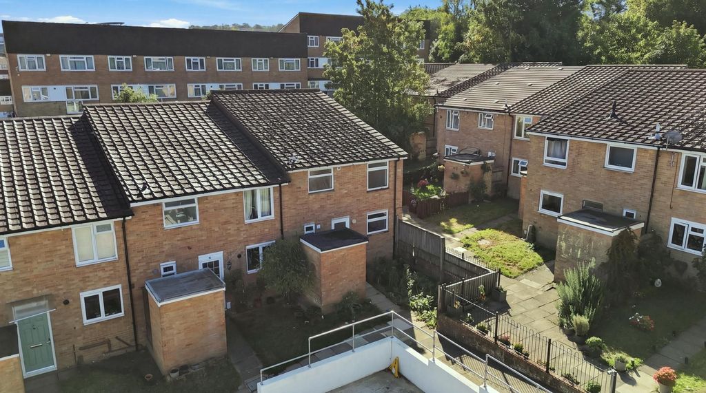 Property photo 1 of 32
