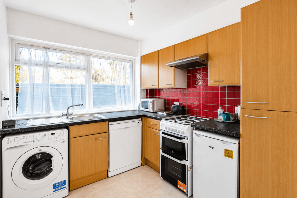 Property photo 1 of 7 2 Bed Flat To Rent Chatsworth Road, London Cr0